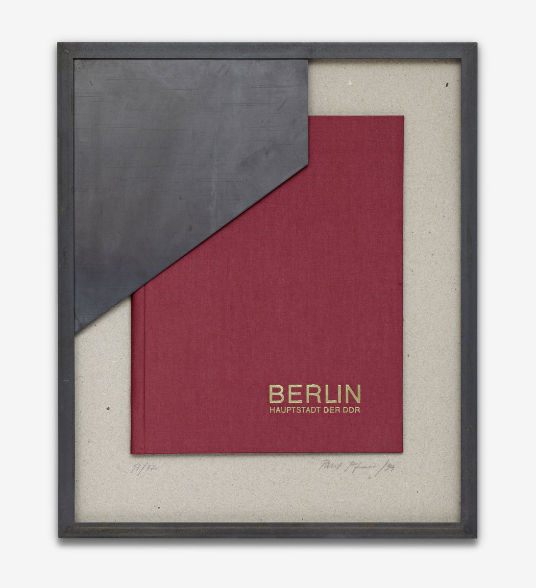 Pfarr, Paul - o.T. (rote Mappe Berlin, Haupstadt der DDR) - 1994